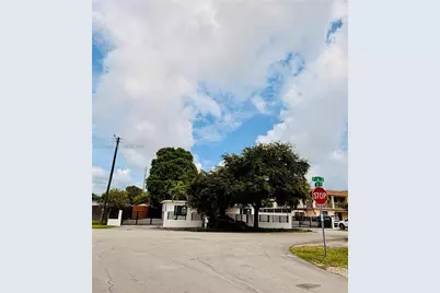1120 E 6th Ct, Hialeah, FL 33010 - Photo 21