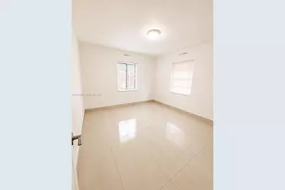 1120 E 6th Ct, Hialeah, FL 33010 - Photo 11
