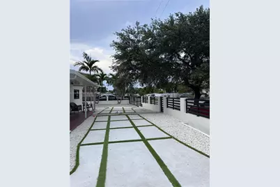 1120 E 6th Ct, Hialeah, FL 33010 - Photo 5