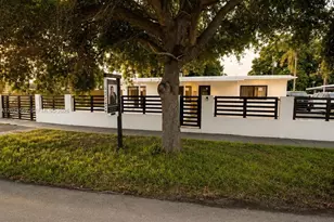 1120 E 6th Ct, Hialeah, FL 33010 - Photo 5