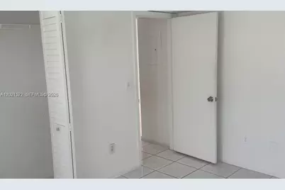 2715 W 66th St #13-21, Hialeah, FL 33016 - Photo 13