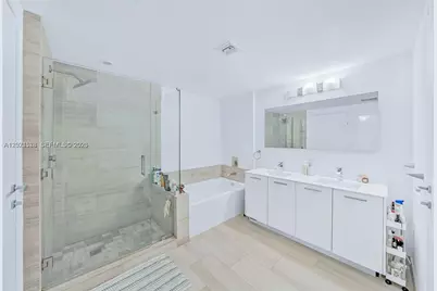 1300 Brickell Bay Dr #2104, Miami, FL 33131 - Photo 11
