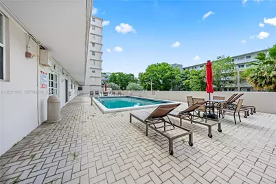 1300 Lincoln Rd #D204, Miami Beach, FL 33139 - Photo 19