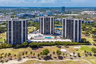 20379 W Country Club Dr, Aventura, FL 33180 - Photo 27