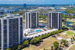 20379 W Country Club Dr, Aventura, FL 33180 - Photo 29