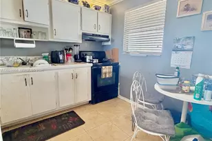 2322 S Cypress Bend Dr, Pompano Beach, FL 33069 - Photo 5