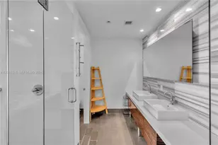 1100 Biscayne Blvd, Miami, FL 33132 - Photo 15