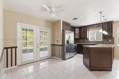 8801 SW 9th Ct, Pembroke Pines, FL 33025 - Photo 7