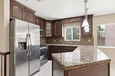 8801 SW 9th Ct, Pembroke Pines, FL 33025 - Photo 15