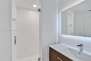 9725 NW 52nd St, Doral, FL 33178 - Photo 17