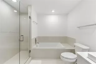 55 SW 9th St, Miami, FL 33130 - Photo 13