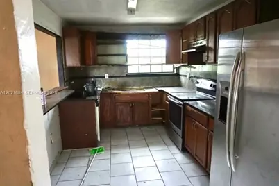 1667 NW 67th St, Miami, FL 33147 - Photo 5