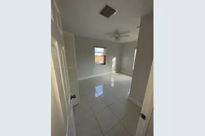 372 NE 162nd St, Miami, FL 33162 - Photo 9