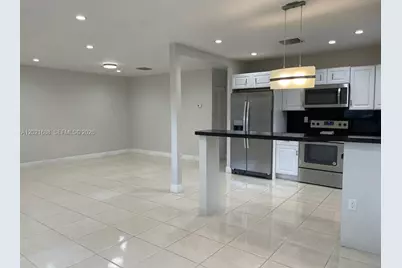 372 NE 162nd St, Miami, FL 33162 - Photo 5