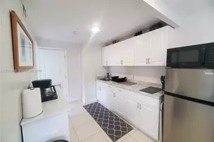372 NE 162nd St, Miami, FL 33162 - Photo 15