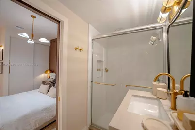11155 NW 70th St, Doral, FL 33178 - Photo 11