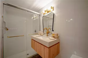 11155 NW 70th St, Doral, FL 33178 - Photo 13