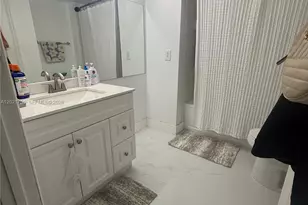 215 SW 117th Terrace, Pembroke Pines, FL 33025 - Photo 13