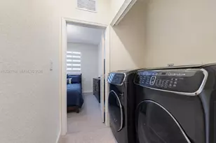 3382 W 104th Terrace, Hialeah, FL 33018 - Photo 17