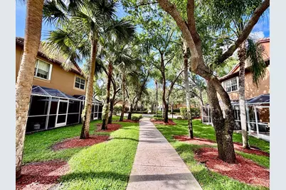 1498 Barcelona Way #3-21, Weston, FL 33327 - Photo 9