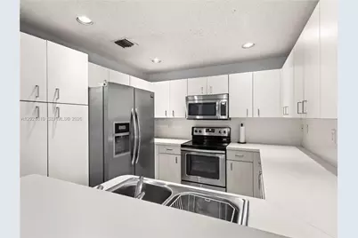 5033 NW 114th Ct, Doral, FL 33178 - Photo 5