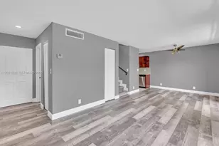 8911 NW 28th Dr, Coral Springs, FL 33065 - Photo 9