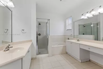 8610 NW 110th Ave, Doral, FL 33178 - Photo 15