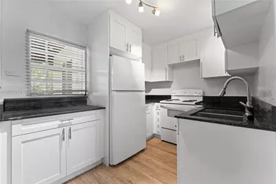10544 SW 182nd St, Miami, FL 33157 - Photo 9