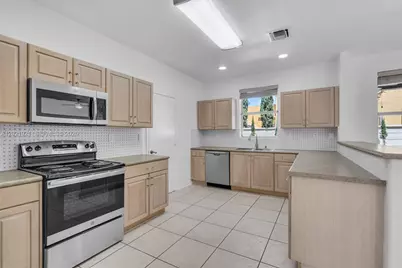 5175 NW 108th Pl, Doral, FL 33178 - Photo 9