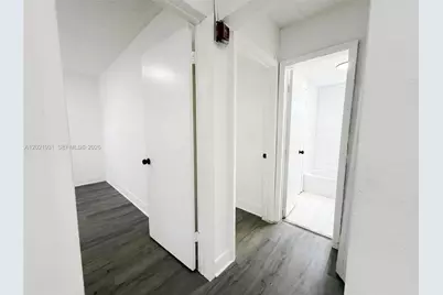 220 NW 11th Ter #3, Miami, FL 33136 - Photo 5