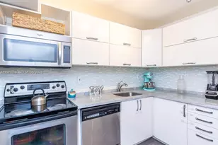 3701 N Country Club Dr, Aventura, FL 33180 - Photo 13