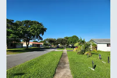 5260 SW 9th St, Plantation, FL 33317 - Photo 13