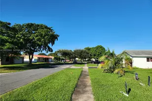 5260 SW 9th St, Plantation, FL 33317 - Photo 13