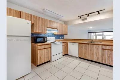 1351 NW 124th Ave #1351, Pembroke Pines, FL 33026 - Photo 11