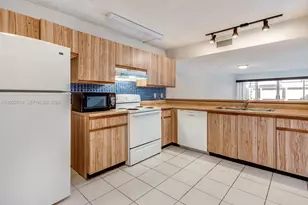 1351 NW 124th Ave, Pembroke Pines, FL 33026 - Photo 11