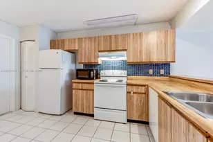 1351 NW 124th Ave, Pembroke Pines, FL 33026 - Photo 3