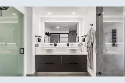 5875 Collins Ave #1807, Miami Beach, FL 33140 - Photo 17