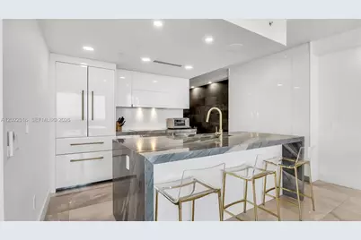5875 Collins Ave #1807, Miami Beach, FL 33140 - Photo 3