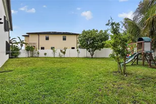 10400 W 35th Way, Hialeah, FL 33018 - Photo 35