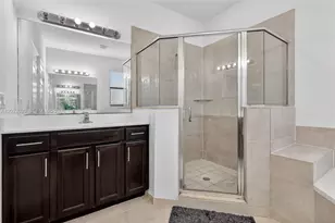 10400 W 35th Way, Hialeah, FL 33018 - Photo 23