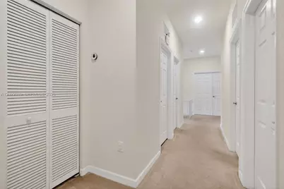 10400 W 35 Way, Hialeah, FL 33018 - Photo 19