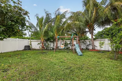 10400 W 35 Way, Hialeah, FL 33018 - Photo 37