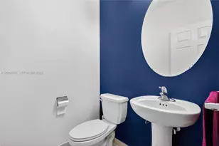 10400 W 35th Way, Hialeah, FL 33018 - Photo 11