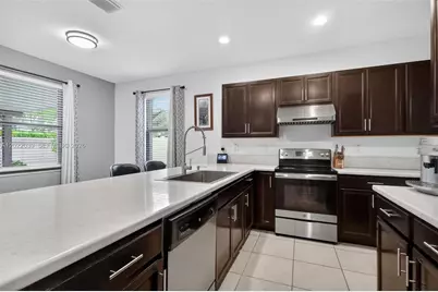 10400 W 35 Way, Hialeah, FL 33018 - Photo 17