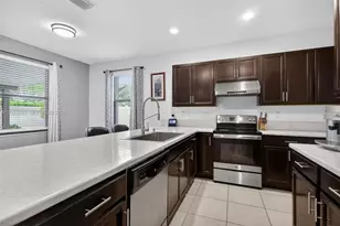 10400 W 35th Way, Hialeah, FL 33018 - Photo 17