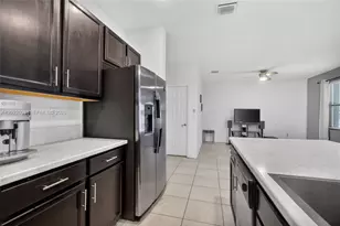10400 W 35th Way, Hialeah, FL 33018 - Photo 15