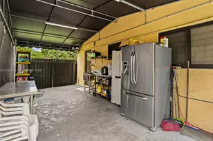 1752 NW 108th St, Miami, FL 33167 - Photo 29