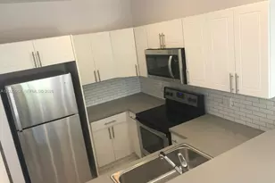 810 E 32nd St, Hialeah, FL 33013 - Photo 7