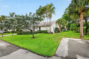 6989 Clover Ct, Lake Worth, FL 33467 - Photo 3