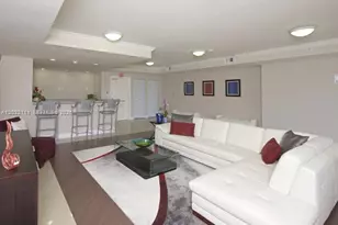9591 Fontainebleau Blvd, Miami, FL 33172 - Photo 3